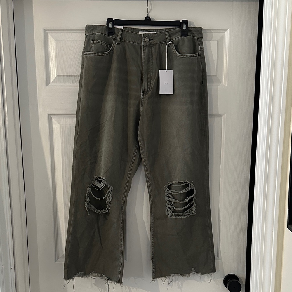 Vervet Olive Relaxed Women’s Jeans with Distressed Knees